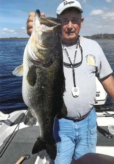 10-6<br>
<b>Jack D. Orr </b><br>
Lake Kissimmee, Florida<br>
10-inch shiner
