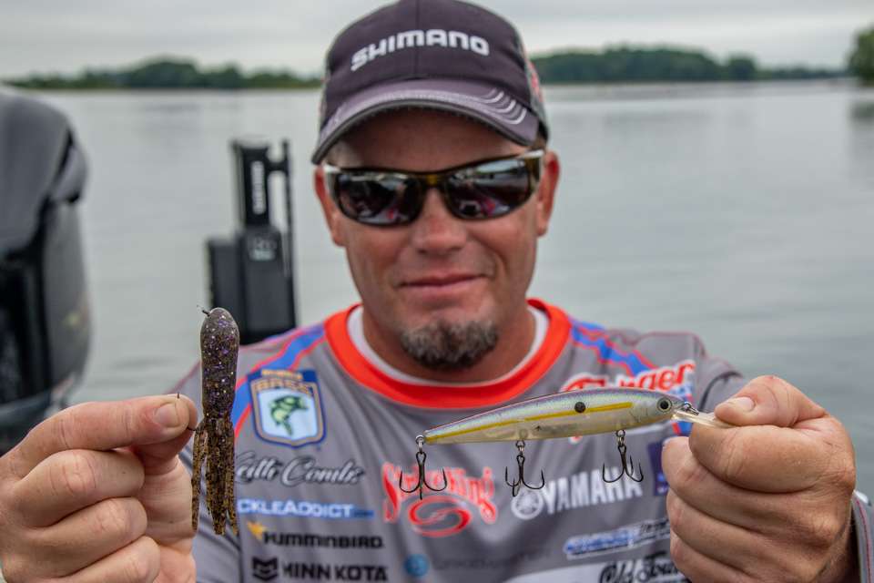 <b>Keith Combs (84-11; 4th) </b><br>
Keith Combs rotated through a crankbait, jerkbait and tube jig. For that choice he used a 3.5-inch Strike King KVD Pro Model Tube threaded through a 5/16-ounce Strike King Tour Grade Tube Jig Head. 
