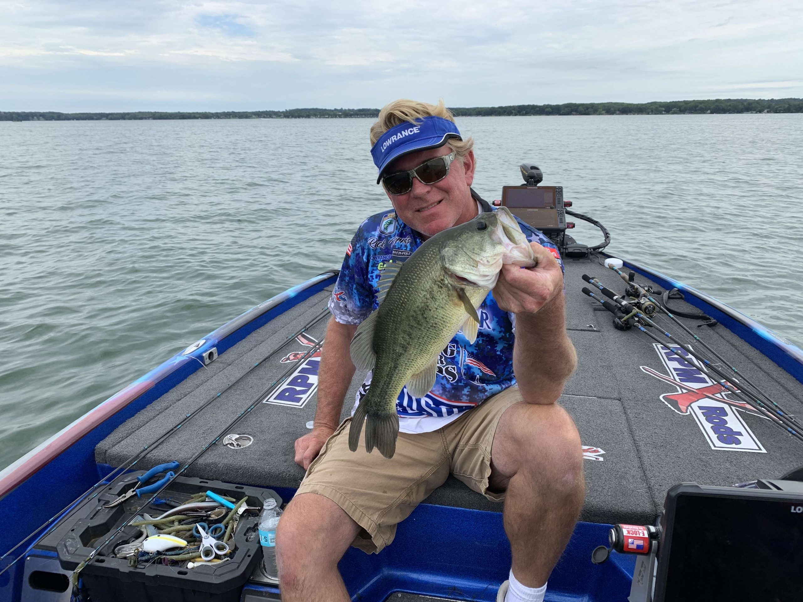 So, he is finally loosening up! Rick Morris was a bit frustrated until 11 am but look at him now! He has a limit but he has more work to do to bring up that poundage.