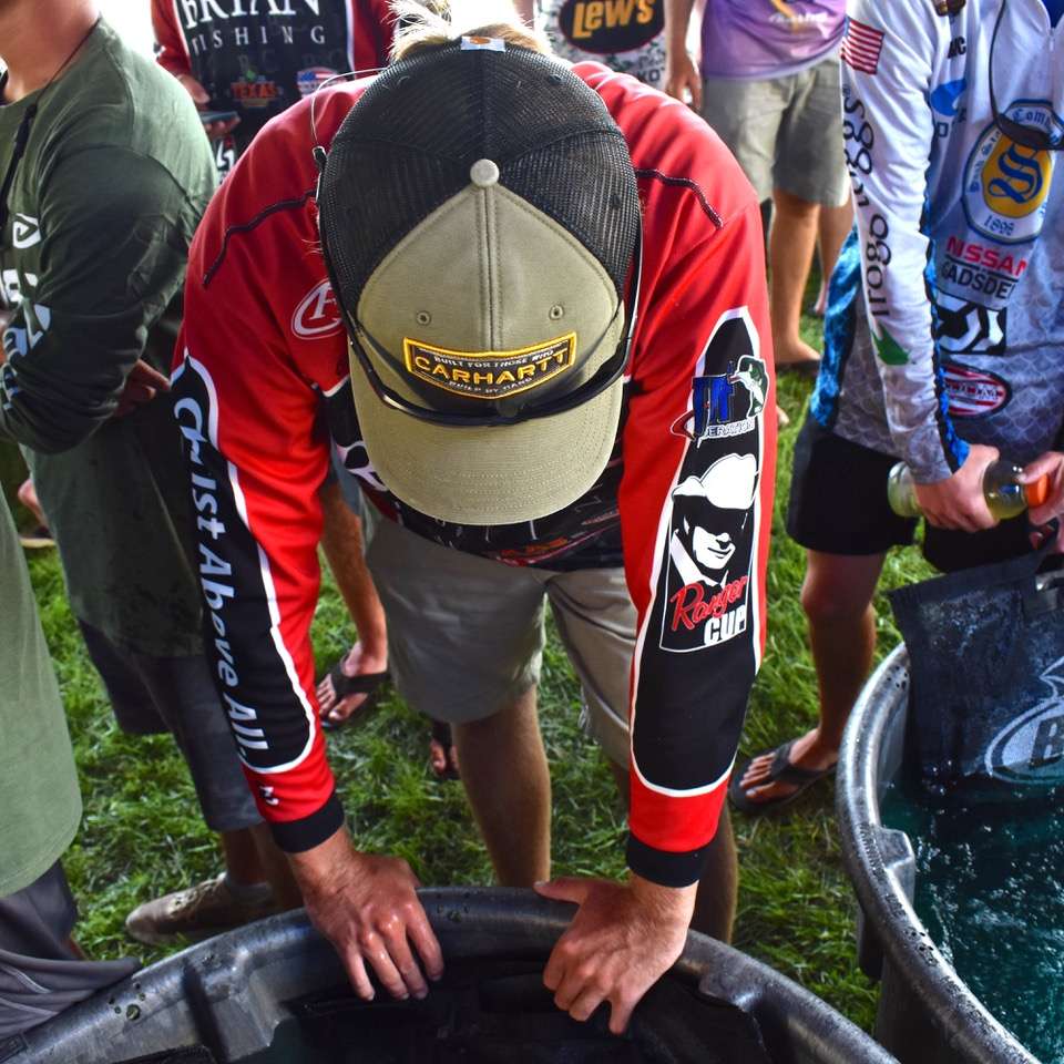 Cole Sands puts his head down in contemplation at the dip tanks, and questions whether he and his partner have enough weight to keep their 2-day lead of the championship.