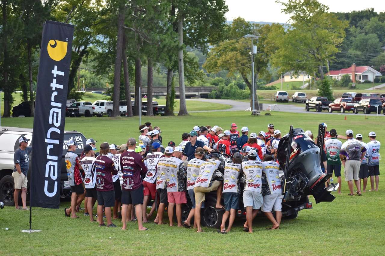 Gene Gilliland a legendary bass biologist and B.A.S.S. Director of Conservation talked to the college anglers about how to best keep bass alive during hot summer fishing events.
