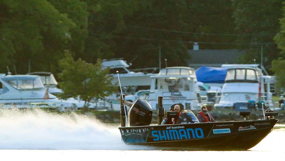 Catch up with Jeff Gustafson as he grinds out Day 3 of the SiteOne Bassmaster Elite at Cayuga Lake.