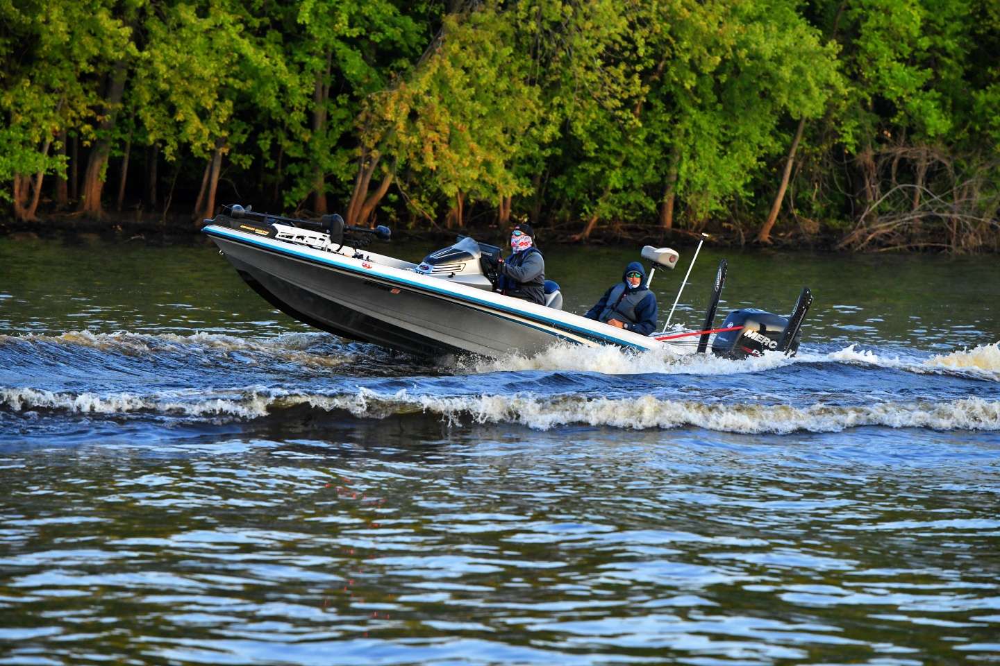 It's Day 1 of the 2019 Basspro.com Bassmaster Open at Mississippi River, and anglers fire up their motors to head to their starting spots. 