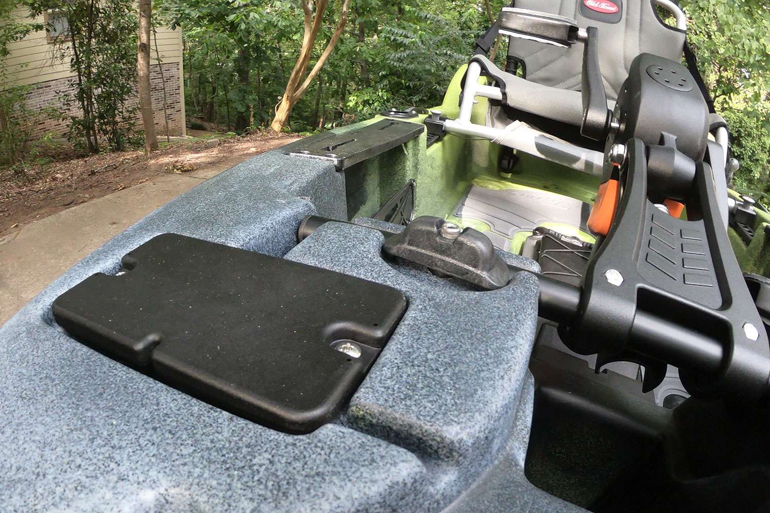 To the front of the PDL are two durable plates that can handle additional accessories.