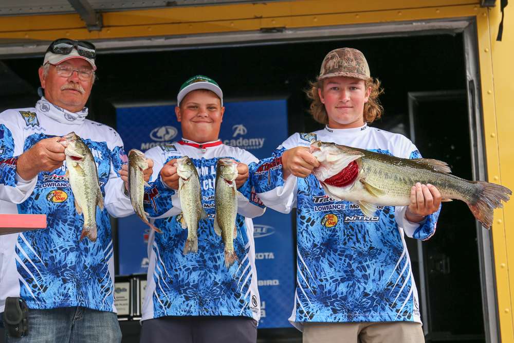 BottomLine Bassmasters started it off with a big bag! 
Scotty Hagan and Ross Kearns, 6th (16-12).