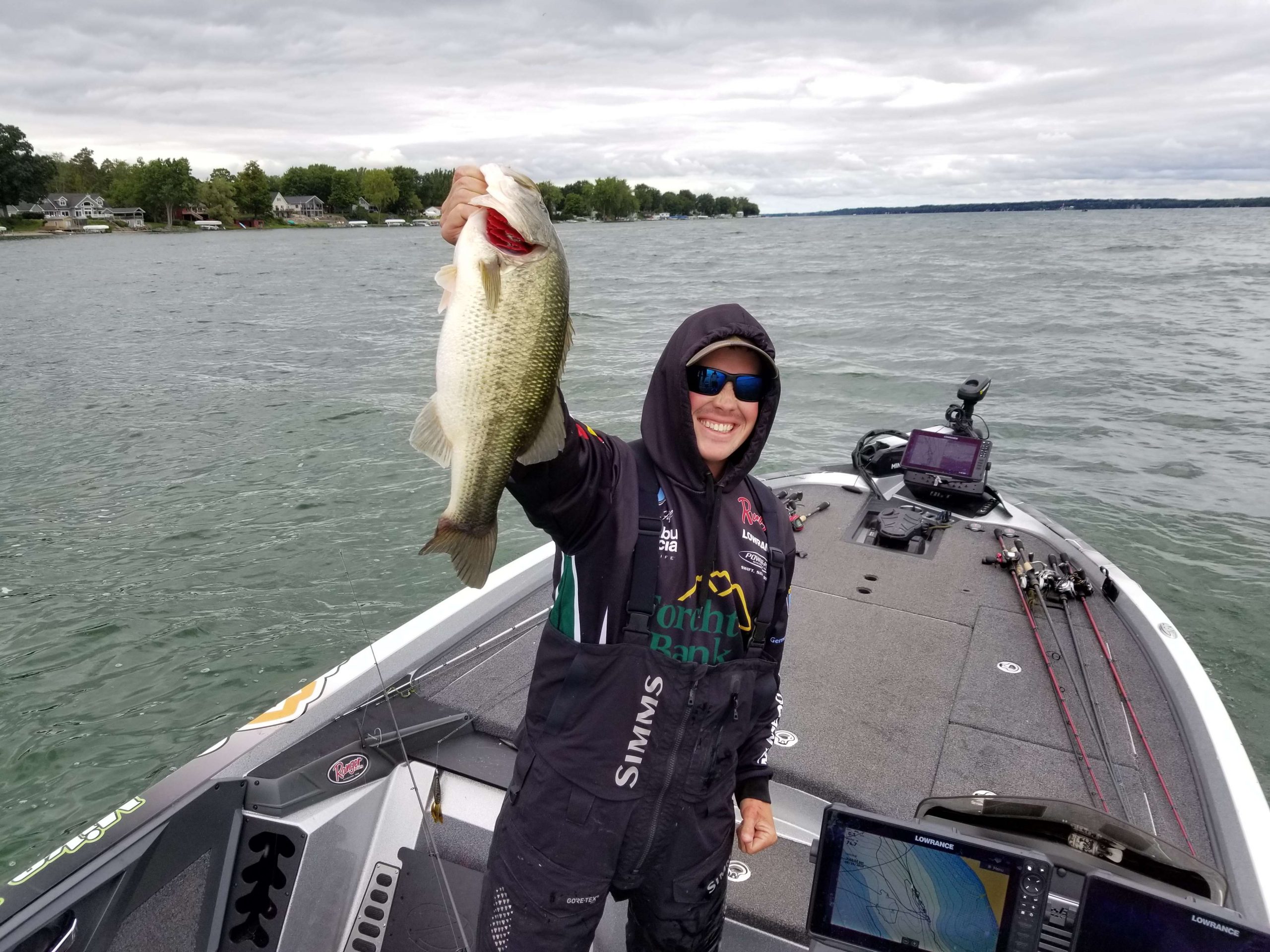 Mike Huff finishing strong on Day 3 of the SiteOne Bassmaster Elite at Cayuga Lake. 