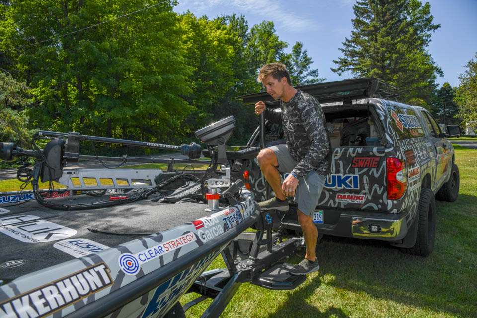 Pipkens is a skilled offshore angler who likes to hone in on Great Lakes smallmouth. His boat is rigged for the action. Come on aboard and take a tour of his Bass Cat Cougar FTD, which stands for Full Team Deck. At 20' 4' and with a beam of 94