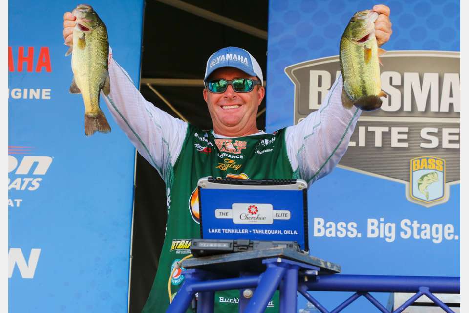 There are five anglers within 28 points of Canterbury, setting up the tightest finish in AOY Championship history. Yet Canterbury had to pull this event out of the fire to keep the lead. He started 30th on Day 1 and lost his AOY lead to Drew Cook, then he was struggling on Day 2 and would have missed the 35 cut if not for an afternoon flurry that put him 29th. He then salvaged 10 more points on Saturday to finish 19th.