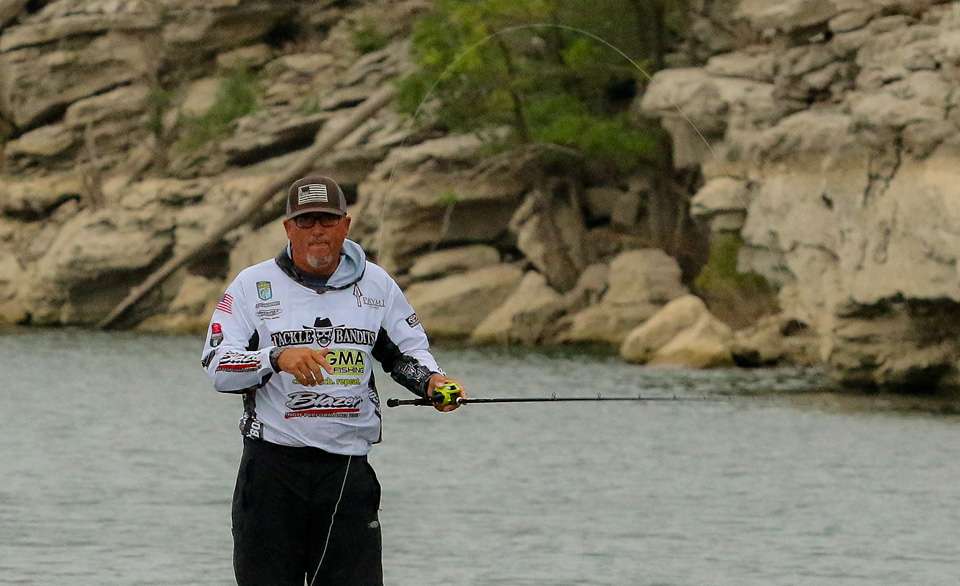 Go on the water with Jesse Tacoronte on the second day of the 2019 Cherokee Casino Tahlequah Bassmaster Elite at Lake Tenkiller!