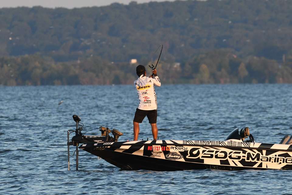 See the Opens anglers get to work on the first day of the 2019 Basspro.com Bassmaster Central Open at Grand Lake!