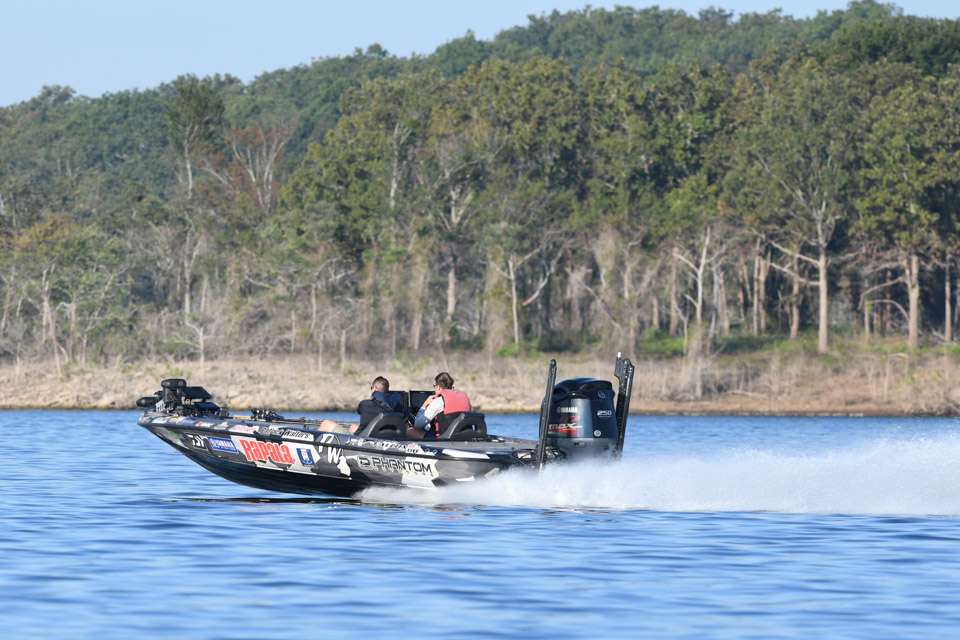 Head out with the Elites as they tackle a tough Day 1 of the 2019 Cherokee Casino Tahlequah Bassmaster Elite at Lake Tenkiller!