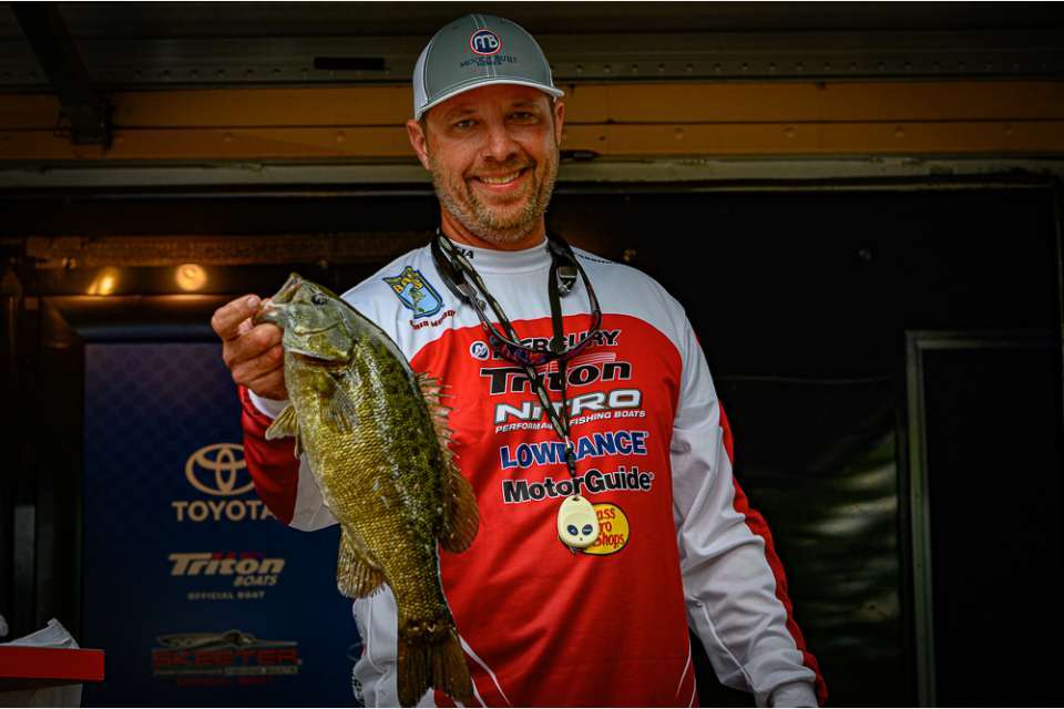 <B>  Chris Moody </B><BR> 
Georgia Boater<BR>
B.A.S.S. Nation Club:  Peachtree City Bass Anglers<BR>
Occupation:  Home Builder<BR>
Hobbies:  Hunting, spending time with family and friends 
