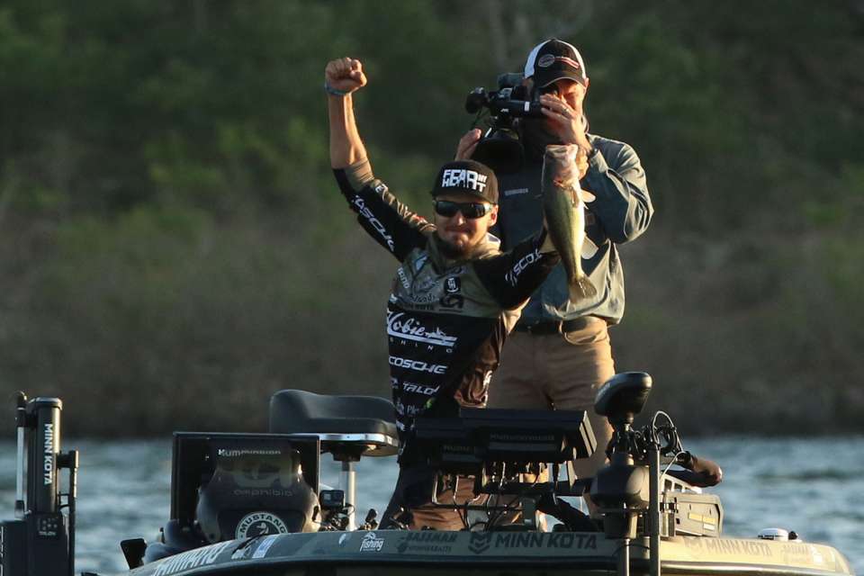 <b>Lake Tenkiller</b><br>
All it took was one lure for an Australian to win $100,000 in September at the Cherokee Casino Tahlequah Bassmaster Elite at Lake Tenkiller. The bass were shallow, deep and in between a seasonal transition on the eastern Oklahoma fishery. 
