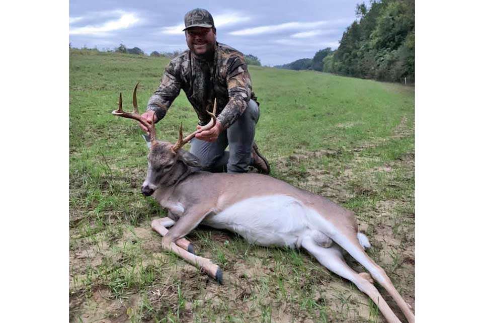 Before taking his daughter, Kayt, out to hunt, Clent Davis had a pleasant surprise. âWell, I walked in the woods to shoot a doe this afternoon and this big olâ joker walked out. Nothing like hunting with a bow! Big thanks to my good friend Mac for helping me get this dude out of the woods!â