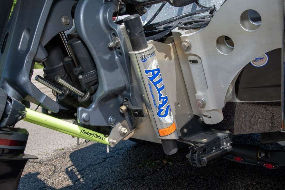 Combs controls the height of his Yamaha outboard with a T-H Marine Atlas hydraulic jack plate.