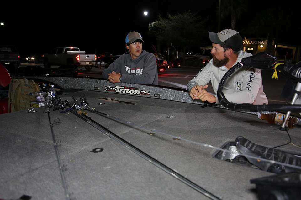 See the Top 12 pros and cos head out for the final day of fishing at the Basspro.com Bassmaster Eastern Open on the Kissimmee Chain.