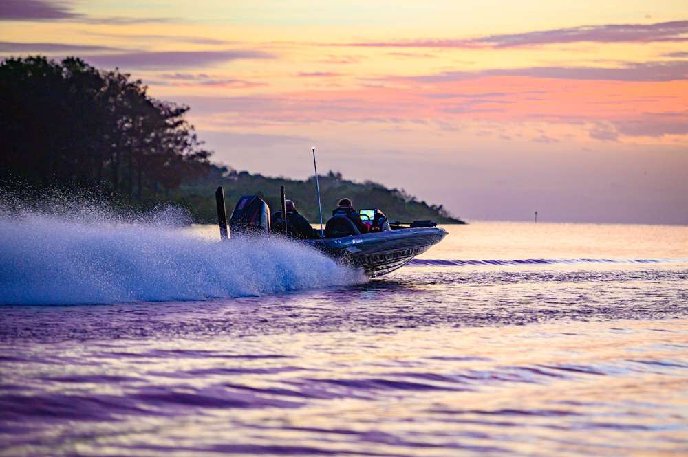 See the top pros and co-anglers head out for a final day of fishing the TNT Fireworks B.A.S.S. Nation Southeast Regional at Lake Okeechobee.