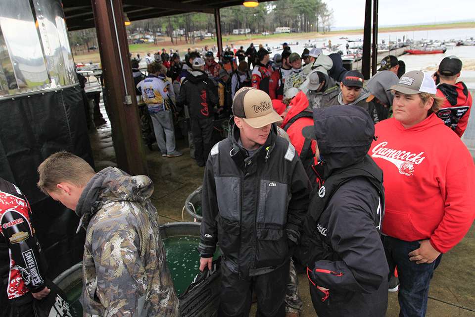 Day 1 came to a close at Toledo Bend and teams hit the tanks to see how they faired at weigh-in.