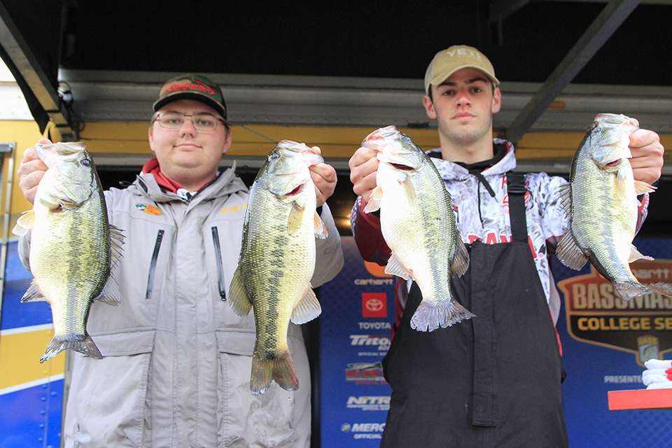 Blayde Dill and Jordon Leahy of Alabama (32nd, 14-5)
