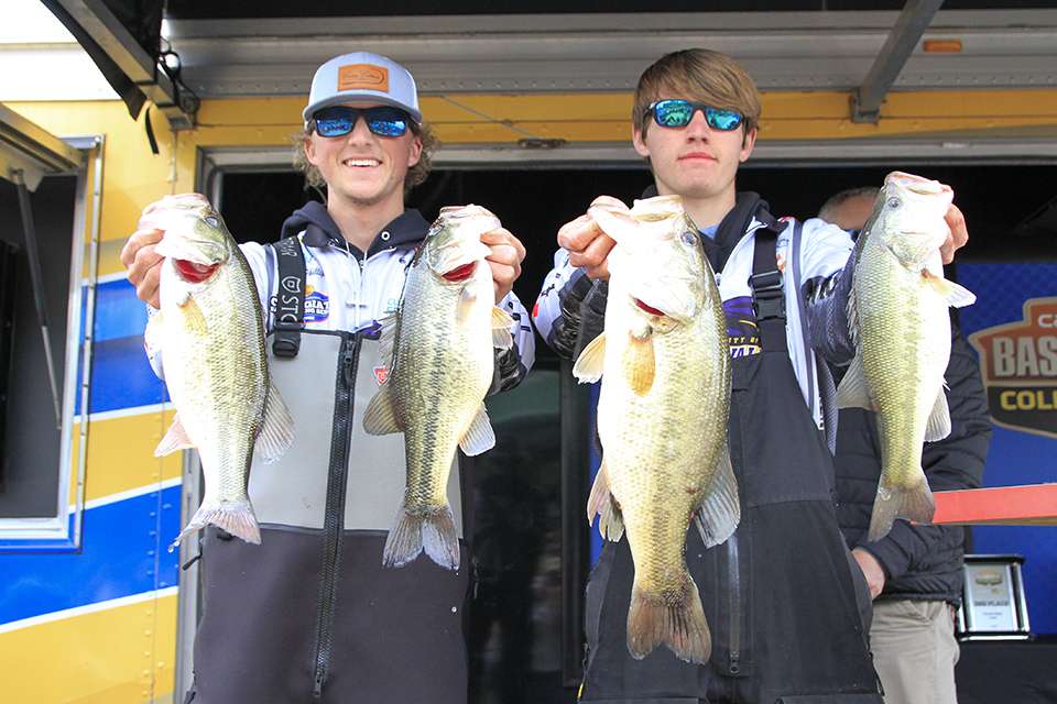 Griffin Phillips and Ethan King of Montevallo (9th, 41-9)
