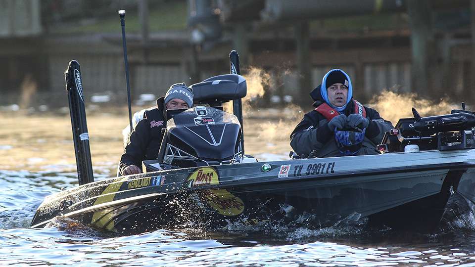Clark Wendlandt has an epic Sunday on Day 2 of the AFTCO Bassmaster Elite at St. Johns River.