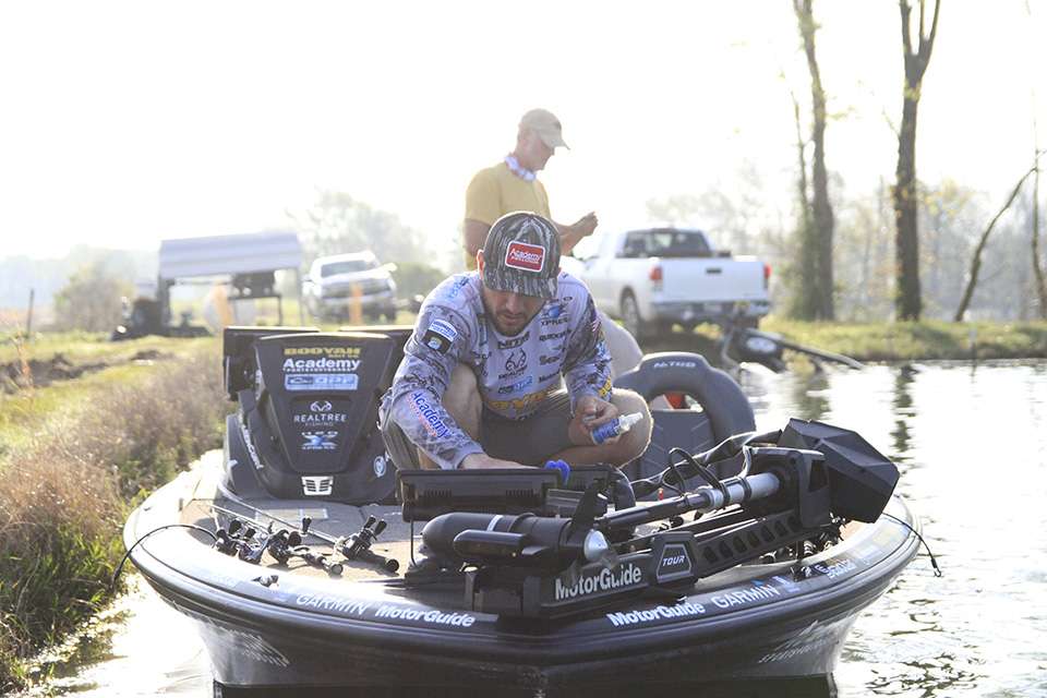 Bassmaster Elite Series Champions Stetson Blaylock and Jamie Hartman headed to an unknown lake in Arkansas to break down the water for fans tuned-in for this episode of LIVE on the Lake.