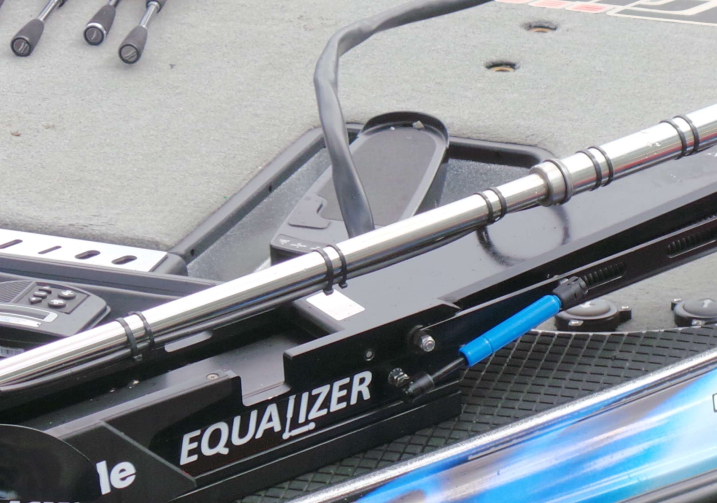 <H4>EQUALIZER Trolling Motor Lift Assist</h4> With the G-FORCE EQUALIZER Trolling Motor Lift Assist, you can reduce the lifting weight of your trolling motor by as much as 50%. The G-FORCEÂ® EQUALIZERâ¢ trolling motor list assist system consists of two air pistons that attach to almost any Motorguide Gator Mount to provide effortless lifting in-and-out of the water. Complete with easy-to-follow instructions, drilling template, and marine-grade hardware, the EQUALIZER is quick and straightforward to install. A must-have for any Motorguide owner, the EQUALIZER is a great way to offset the added weight of StructureScans and Hydrowaves, so your time on the water is as comfortable as possible.

<a href=