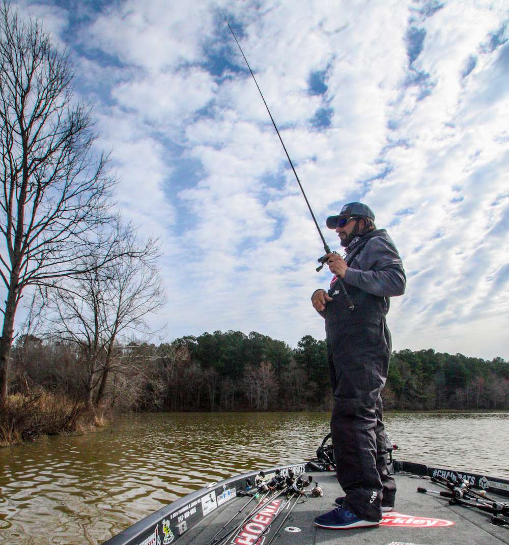 <b>10:57 a.m.</b> Groh zips back downlake to try the jig on a point. <br>
<b>10:59 a.m.</b> He catches a squealer off the point on the lipless crankbait.
<p>
<b>3 HOURS LEFT</B><BR>
<b>11:13 a.m.</b> Groh rounds the point and enters a cove with shoreline rocks and shallow wood. âThis spot looks awesome! Hopefully, some big girls have moved back in here.â He cranks a gnarly looking bank with the squarebill. <br>
<b>11:20 a.m.</b> Groh tries the squarebill and lipless crank on a riprap bank.
