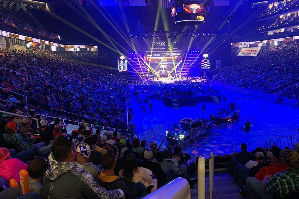 Late in the afternoon, the crowds begin to make their way from the Expo over to the adjacent arena for Classic weigh-ins, the greatest spectacle in the sport. 