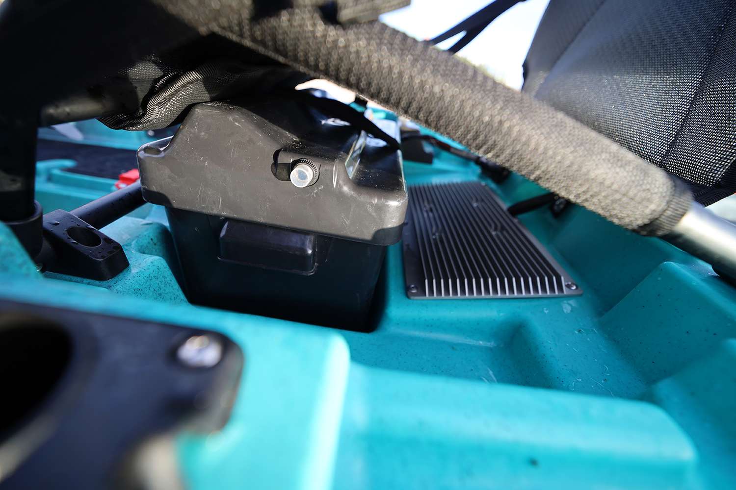 Just like the 120 and 136, the battery is placed beneath the seat. It can handle a 12-volt lead acid or lithium battery to provide all-day power.