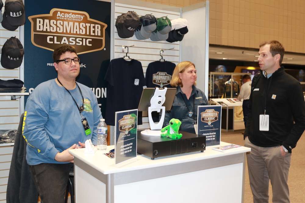 B.A.S.S. Chairman Chase Anderson visited the Bassmaster exhibit and chatted with B.A.S.S. employee Jacquelyne Moore. 
