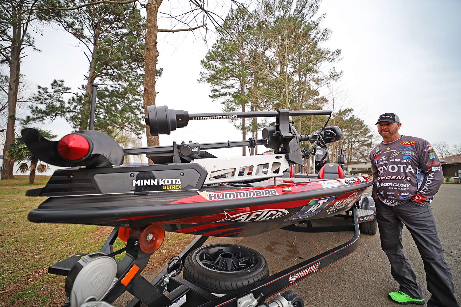 As you'd expect, his rig is outfitted with all the latest and greatest, technologically advanced hardware the dedicated and serious bass angler needs.