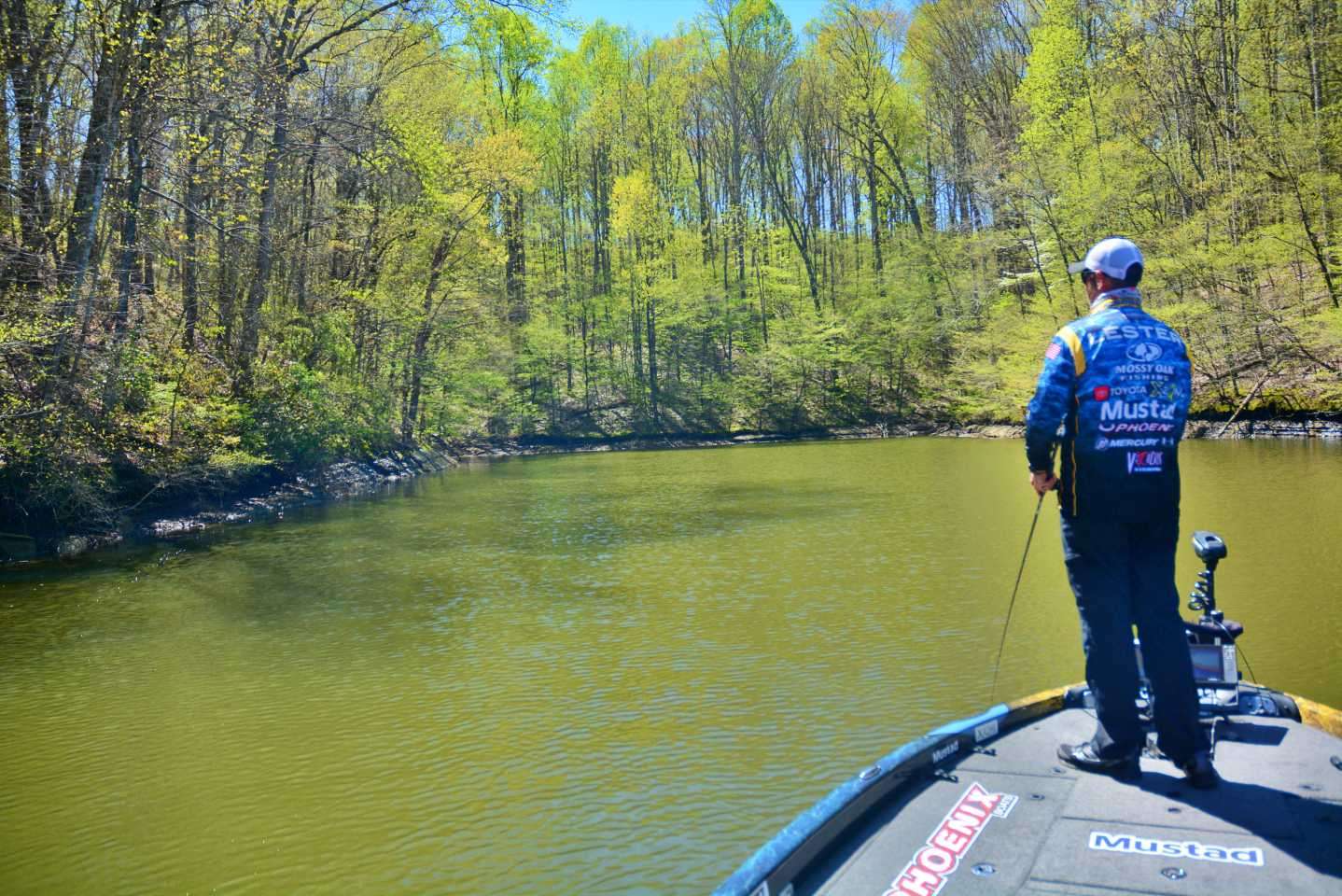 Here is the above water view taken from the same location as the GPS map. âThe key is that on highland lakes, pockets are usually nearer deeper water, where the bass can come up and spawn, feed on baitfish.â And get caught. 
