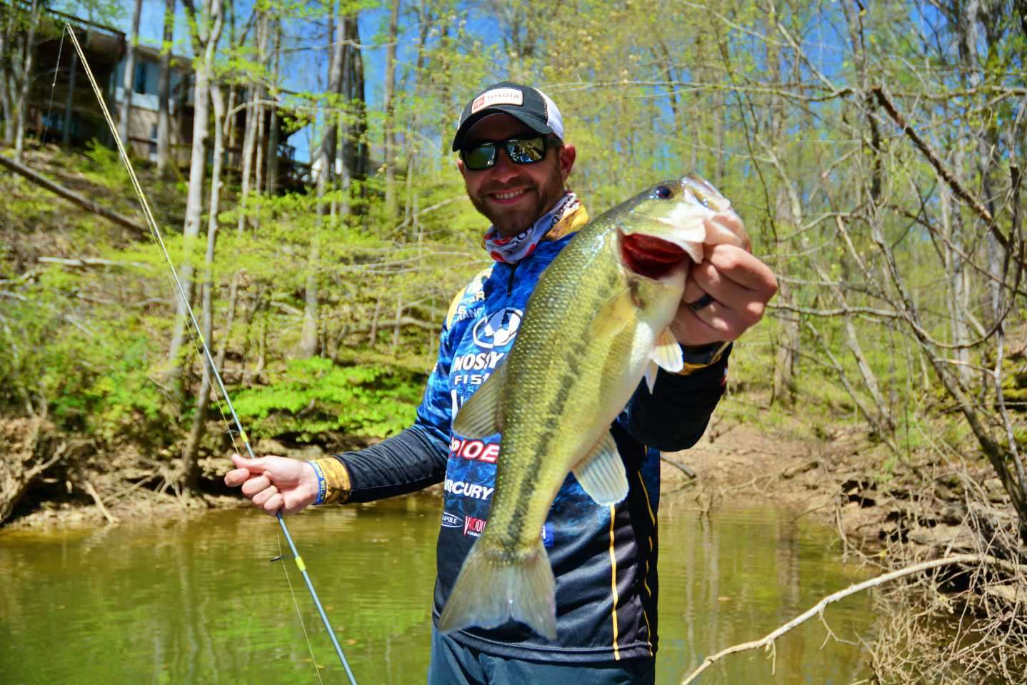 What Lester estimates to be a solid 3-pounder comes aboard. âI saw that fish in a really tight space, too tight for the Spook Jr.â And the treble hooks would get caught in the laydown. 
