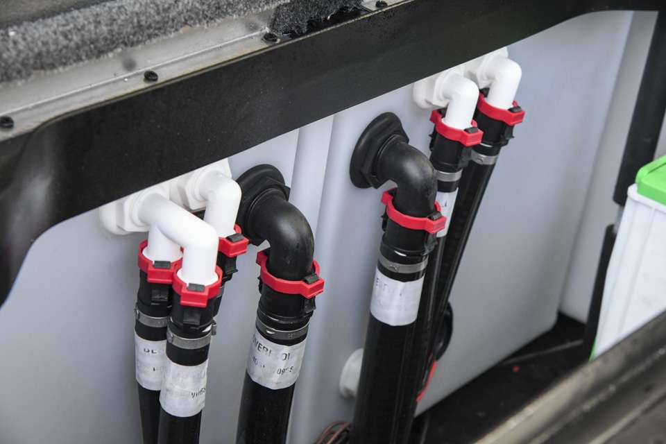 The open bilge design even allows Jaye access to the back of his livewell system. âThese hoses are some kind of quick-connect, so if you ever have to change one you just pop one out and put the replacement in,â Jaye said.
