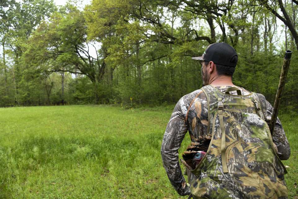 The hunter heads for a small food plot surrounded by woods, hoping the wide-open space would attract some birds. âTurkeys donât like all this wind,â he said. âThey canât see movement as well because of the wind.â