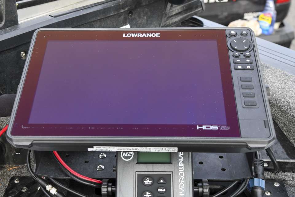 A single Lowrance HDS12 stands on the front deck, but Coxâs fishing style means he really doesnât use all the unitâs capabilities. âUsually I can touch the bottom with my rod tip,â he said. âI usually donât put it on sonar. Iâm really only using it for the charts when Iâm marking areas. What I really like about it is you have the (touchscreen) keypad, so you drop the waypoint, delete whatever number it is and then I type in what it is.<br><br>
âWhen you get hundreds of waypoints on a lake, you canât remember, so when Iâm cruising down the lake Iâm actually reading my notes that Iâm able to type in so when I do get on a pattern I can look and while Iâm running down the lake find more stuff just like that.â
