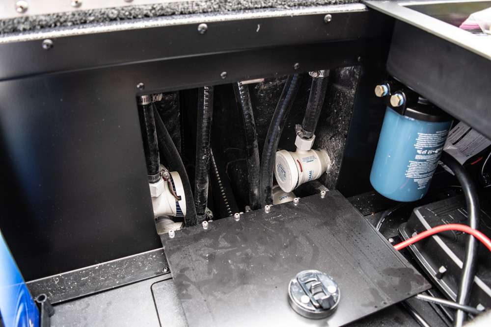 Located in the back compartment is a hatch which hides away the livewell pump system. This is convenient and keeps the back hatch organized with more available storage space. 