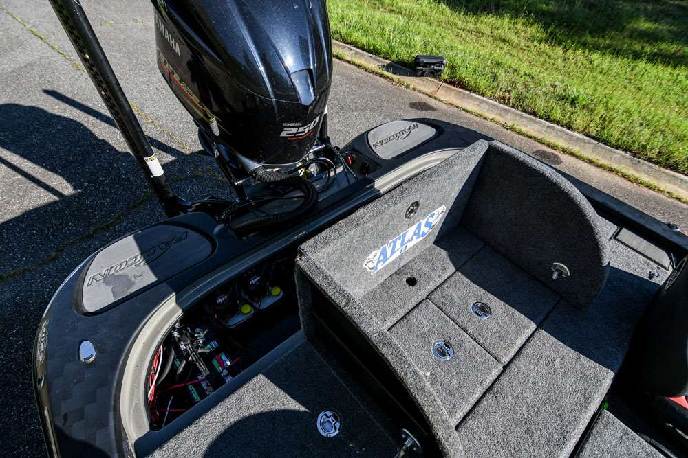 The unique tri-folding back hatch allows access from the sides of the boat without having to lift the entire hatch. When lifting the entire hatch, the side doors act as support for the main door.