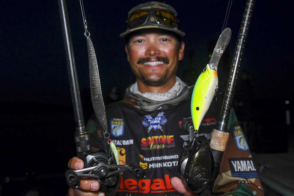 Zaldain went for the big bites and his lure lineup proved the point. For deep water presentations he used an 8-inch flutter-style spoon, and a Megabass Big M 7.5. 
