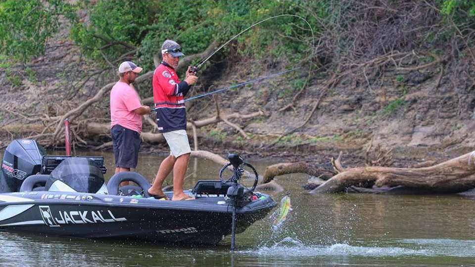 <b>Stephen Browning (6th; 36-15) </b><br>
Stephen Browning grinded it out on the river doing what he does best. Picking apart shallow water cover using the flipping and pitching tactic. 
