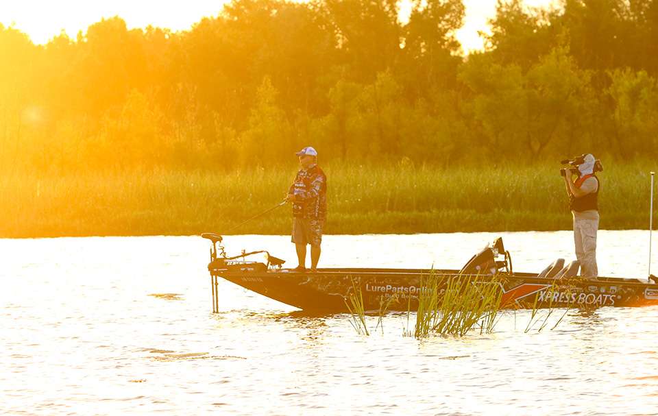Follow Day 1 leader Bill Lowen work to stay in the competition at the 2020 DEWALT Bassmaster Elite at Lake Eufaula.