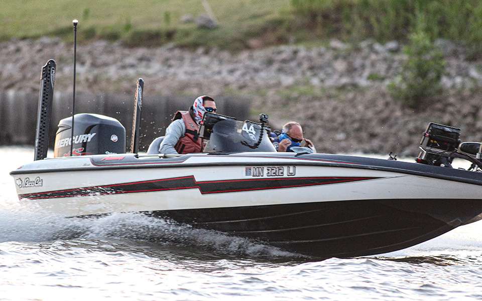 Watch the boats hit the Arkansas River for Day 1 of Basspro.com Bassmaster Central Opens competition in Oklahoma.