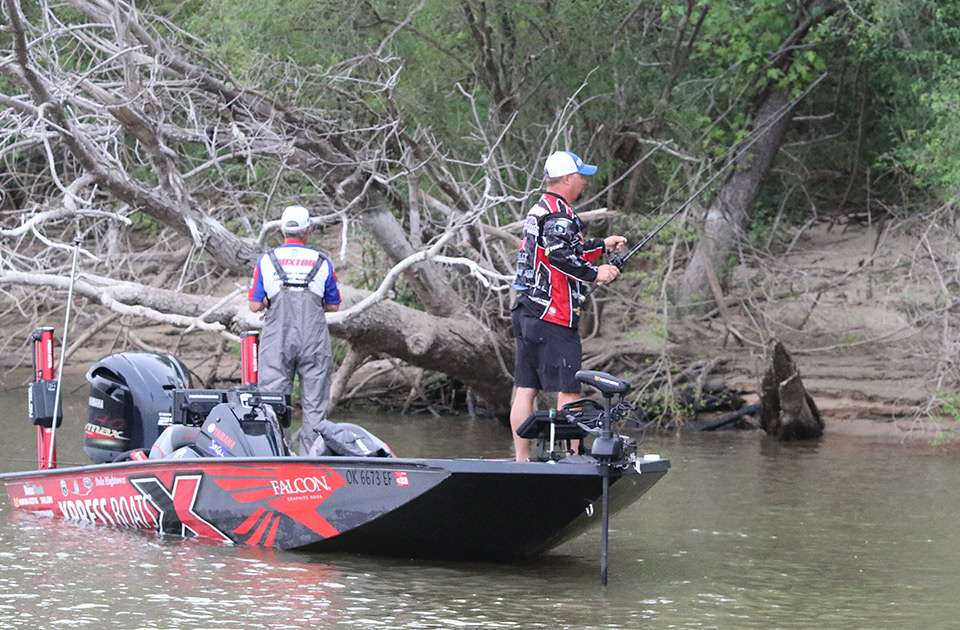 Catch up with Day 2 leader Dale Hightower as he takes on Day 3 of the 2020 Basspro.com Bassmaster Central Open at Arkansas River!