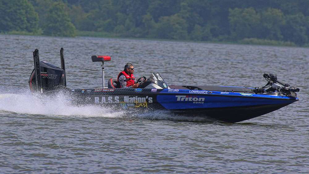 While Menendez is joking with us, Cody Hollen is haulinâ tail across the lake, like so many of the pros.
