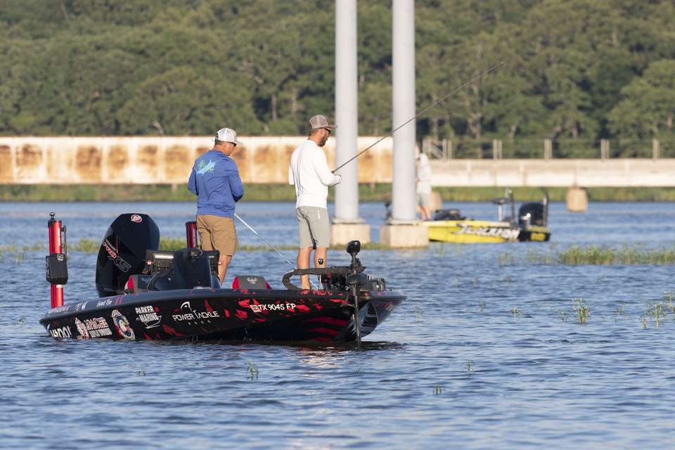Catch the early Day 1 action from the Basspro.com Bassmaster Central Open at Arkansas River.