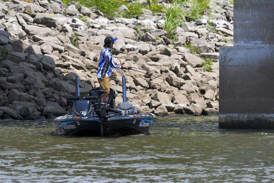 Take a look at the competitors fishing Day 2 of the Basspro.com Bassmaster Central Open at Arkansas River.