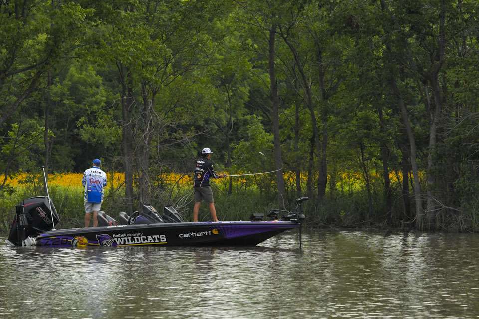 Head out early with Cody Huff as he takes on the final morning of the 2020 Basspro.com Bassmaster Central Open at Arkansas River!