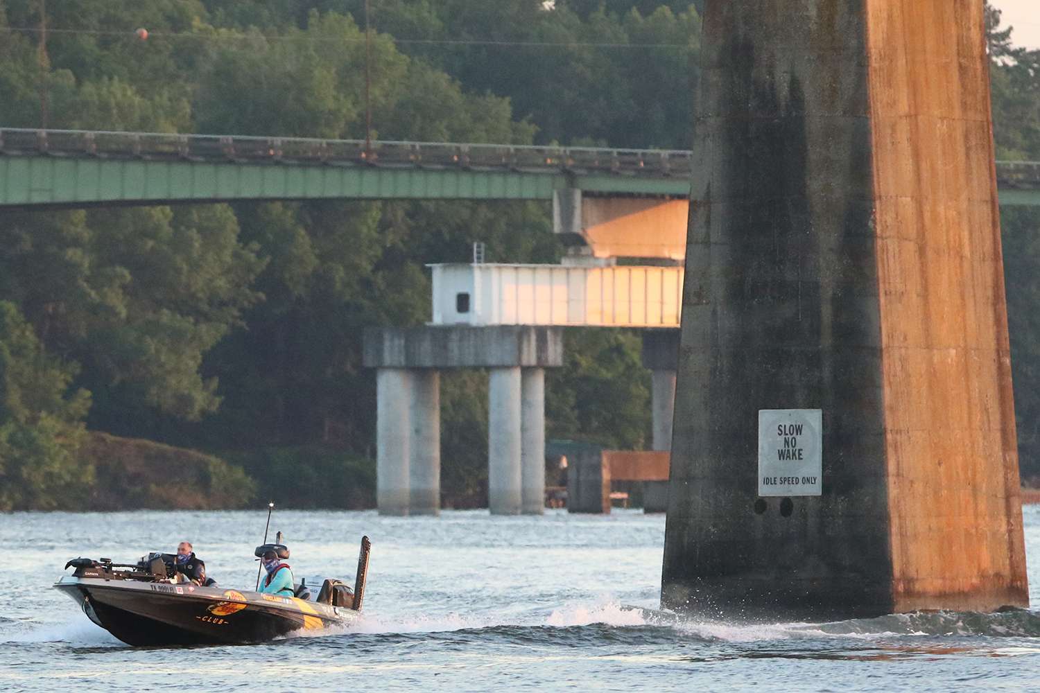 Follow tournament veteran Clark Wendlandt as he gathers a quality limit early during the second morning of the 2020 DeWalt Bassmaster Elite at Lake Eufaula.