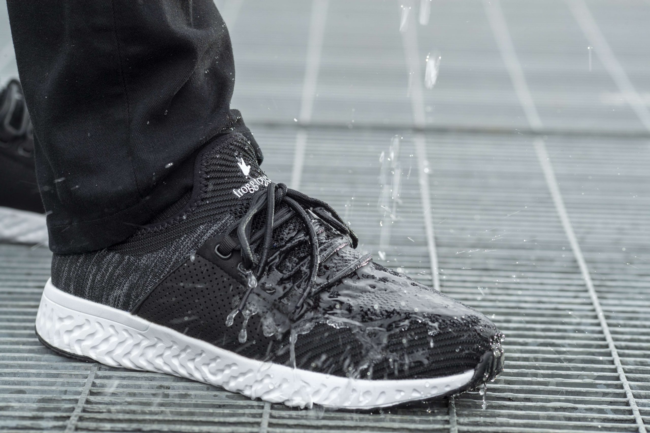 Waterproof breathable knit uppers feature Osmotic Technology, keeping your feet dry without suffocating them. The non-marking outsoles are equipped with strategic rubber grip inserts to keep you steady on your feet, even on slippery or wet surfaces like docks and boat decks.